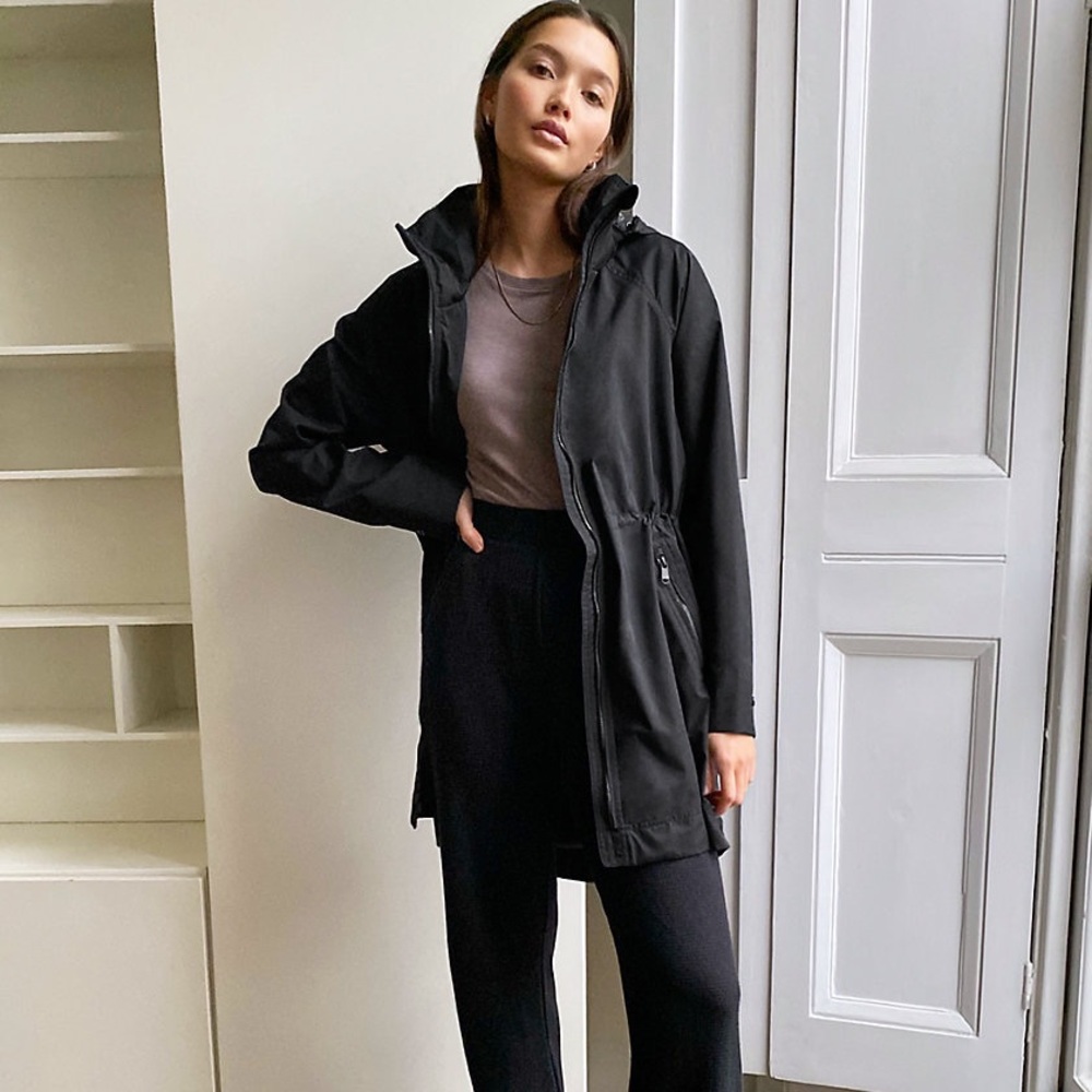 Aritzia Babaton Raindrop Jacket